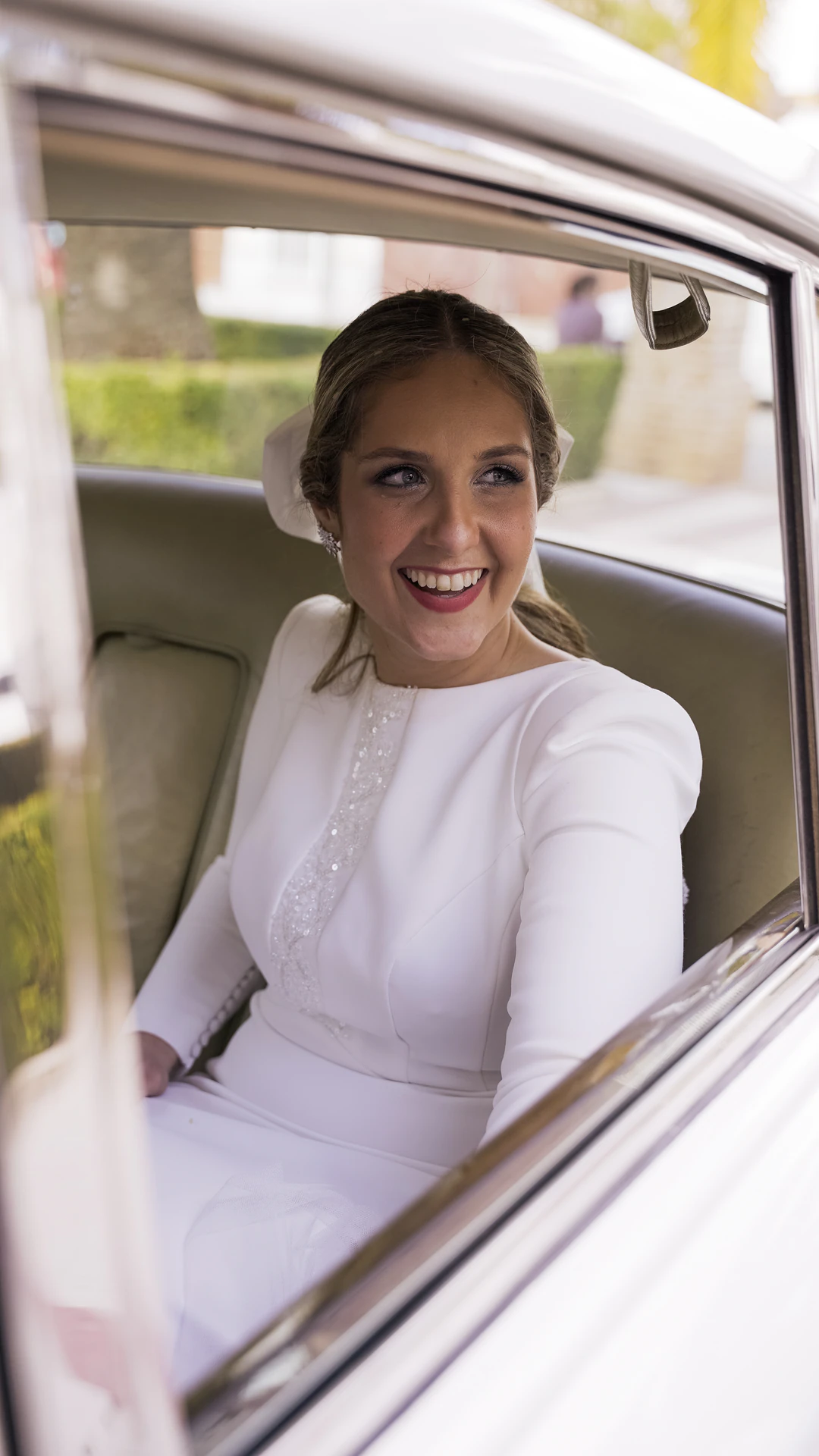 Patricia sonríe desde el coche